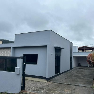 Casa Residencial com 110m², 2 quartos (sendo 1 suíte), 4 garagens, no bairro Rio Tavares em Florianópolis