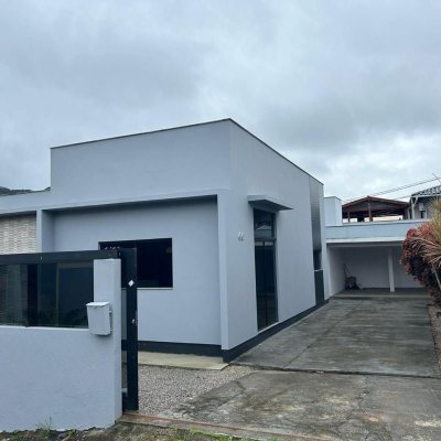 Casa Residencial com 110m², 2 quartos (sendo 1 suíte), 4 garagens, no bairro Rio Tavares em Florianópolis