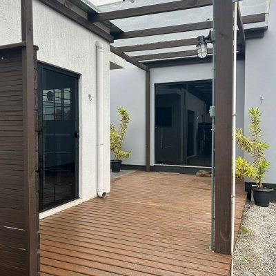 Casa Residencial com 110m², 2 quartos (sendo 1 suíte), 4 garagens, no bairro Rio Tavares em Florianópolis