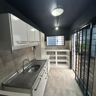 Casa Residencial com 110m², 2 quartos (sendo 1 suíte), 4 garagens, no bairro Rio Tavares em Florianópolis