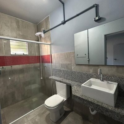 Casa Residencial com 110m², 2 quartos (sendo 1 suíte), 4 garagens, no bairro Rio Tavares em Florianópolis