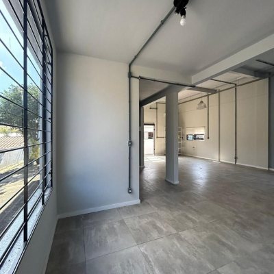 Casa Residencial com 110m², 2 quartos (sendo 1 suíte), 4 garagens, no bairro Rio Tavares em Florianópolis