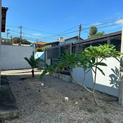Casa Residencial com 110m², 2 quartos (sendo 1 suíte), 4 garagens, no bairro Rio Tavares em Florianópolis
