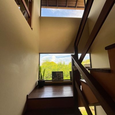 Casa Residencial com 250m², 3 quartos (sendo 2 suítes), 2 garagens, no bairro Pântano Do Sul em Florianópolis