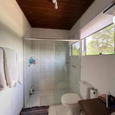 Casa Residencial com 250m², 3 quartos (sendo 2 suítes), 2 garagens, no bairro Pântano Do Sul em Florianópolis