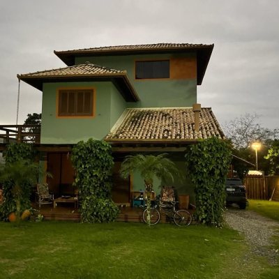 Casa Residencial com 250m², 3 quartos (sendo 2 suítes), 2 garagens, no bairro Pântano Do Sul em Florianópolis