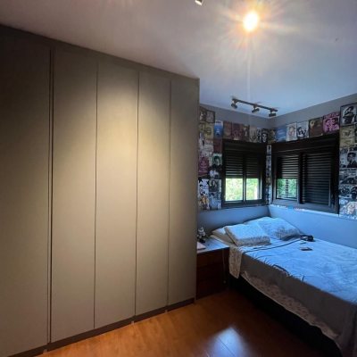 Casa Residencial com 250m², 3 quartos (sendo 2 suítes), 2 garagens, no bairro Pântano Do Sul em Florianópolis