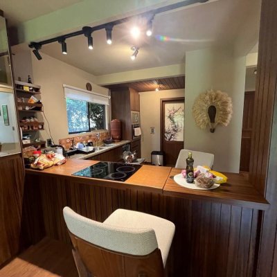 Casa Residencial com 250m², 3 quartos (sendo 2 suítes), 2 garagens, no bairro Pântano Do Sul em Florianópolis