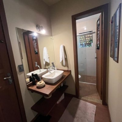 Casa Residencial com 250m², 3 quartos (sendo 2 suítes), 2 garagens, no bairro Pântano Do Sul em Florianópolis