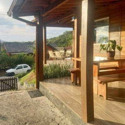 Casa Residencial com 60m², 2 quartos, 1 garagem, no bairro Pântano Do Sul em Florianópolis