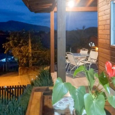Casa Residencial com 60m², 2 quartos, 1 garagem, no bairro Pântano Do Sul em Florianópolis