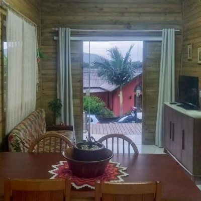 Casa Residencial com 60m², 2 quartos, 1 garagem, no bairro Pântano Do Sul em Florianópolis