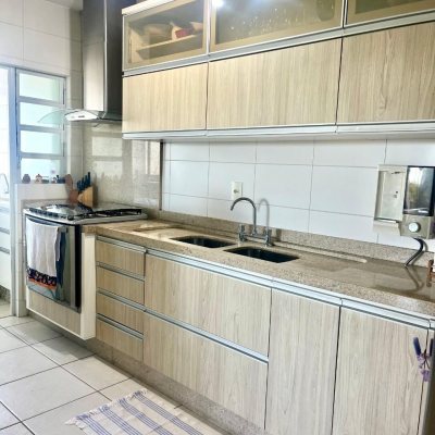 Apartamentos com 79m², 3 quartos, 1 suíte, 2 garagens, no bairro Estreito em Florianopolis