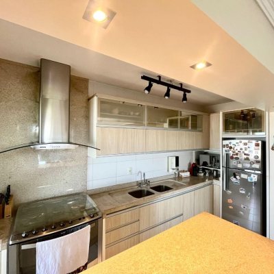 Apartamentos com 79m², 3 quartos, 1 suíte, 2 garagens, no bairro Estreito em Florianopolis