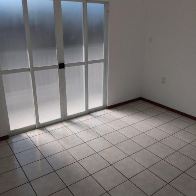 Casa Residencial com 253m², 3 quartos (sendo 1 suíte), 3 garagens, no bairro Trindade em Florianópolis