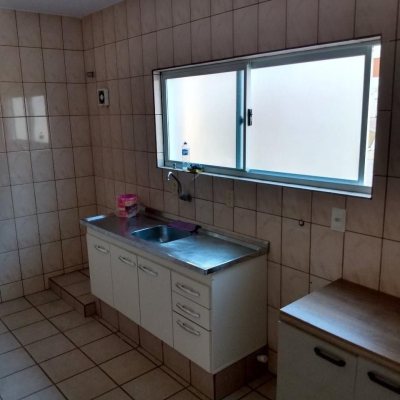 Casa Residencial com 253m², 3 quartos (sendo 1 suíte), 3 garagens, no bairro Trindade em Florianópolis