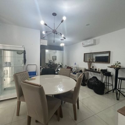 Apartamentos com 82m², 3 quartos (sendo 1 suíte), 1 garagem, no bairro Agronômica em Florianópolis