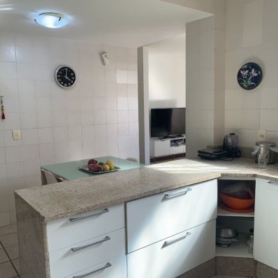 Casa Residencial com 238m², 5 quartos (sendo 2 suítes), 4 garagens, no bairro Itacorubi em Florianópolis