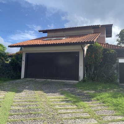 Casa Residencial com 238m², 5 quartos (sendo 2 suítes), 4 garagens, no bairro Itacorubi em Florianópolis