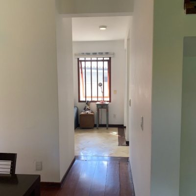 Casa Residencial com 238m², 5 quartos (sendo 2 suítes), 4 garagens, no bairro Itacorubi em Florianópolis