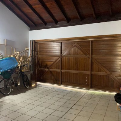 Casa Residencial com 238m², 5 quartos (sendo 2 suítes), 4 garagens, no bairro Itacorubi em Florianópolis
