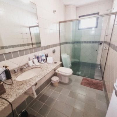 Casa Residencial com 233m², 3 quartos (sendo 1 suíte), 4 garagens, no bairro Balneário em Florianópolis
