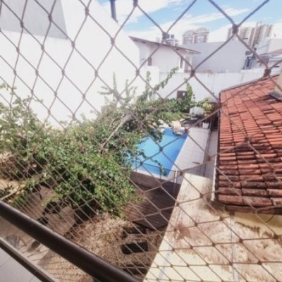 Casa Residencial com 233m², 3 quartos (sendo 1 suíte), 4 garagens, no bairro Balneário em Florianópolis