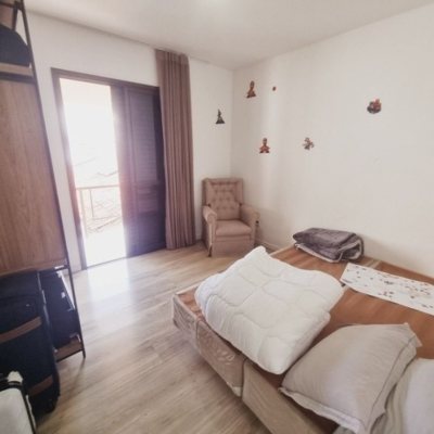 Casa Residencial com 233m², 3 quartos (sendo 1 suíte), 4 garagens, no bairro Balneário em Florianópolis