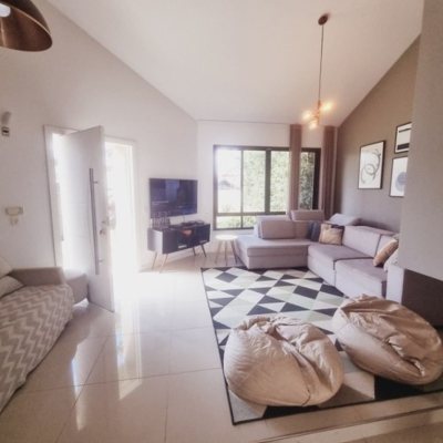Casa Residencial com 233m², 3 quartos (sendo 1 suíte), 4 garagens, no bairro Balneário em Florianópolis