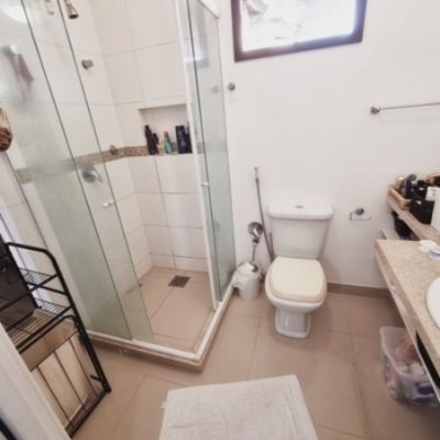 Casa Residencial com 233m², 3 quartos (sendo 1 suíte), 4 garagens, no bairro Balneário em Florianópolis