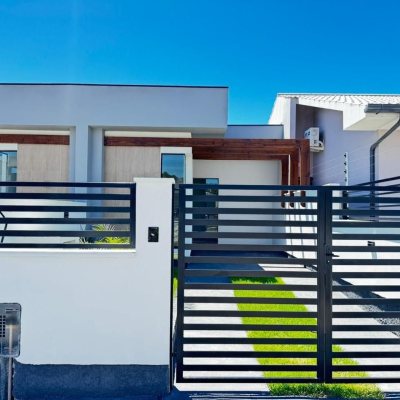 Casa Residencial com 55m², 2 quartos, 2 garagens, no bairro Forquilhas em São José