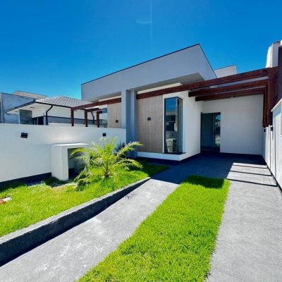 Casa Residencial com 55m², 2 quartos, 2 garagens, no bairro Forquilhas em São José