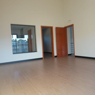 Casa em Condomínio com 250m², 3 quartos (sendo 3 suítes), 2 garagens, no bairro Rio Vermelho em Florianópolis