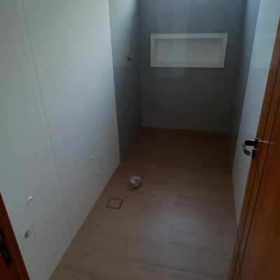 Casa em Condomínio com 250m², 3 quartos (sendo 3 suítes), 2 garagens, no bairro Rio Vermelho em Florianópolis