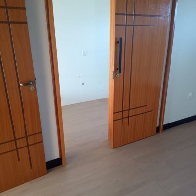 Casa em Condomínio com 250m², 3 quartos (sendo 3 suítes), 2 garagens, no bairro Rio Vermelho em Florianópolis