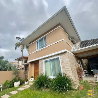 Casa Residencial com 169m², 5 quartos, 1 suíte, 1 garagem, no bairro Campeche em Florianópolis