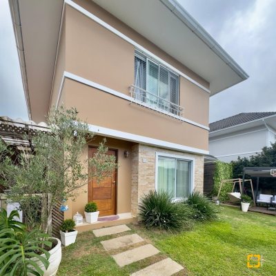 Casa Residencial com 169m², 5 quartos, 1 suíte, 1 garagem, no bairro Campeche em Florianópolis