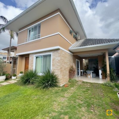 Casa Residencial com 169m², 5 quartos, 1 suíte, 1 garagem, no bairro Campeche em Florianópolis