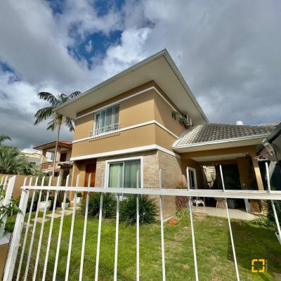 Casa Residencial com 169m², 5 quartos, 1 suíte, 1 garagem, no bairro Campeche em Florianópolis