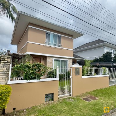 Casa Residencial com 169m², 5 quartos, 1 suíte, 1 garagem, no bairro Campeche em Florianópolis