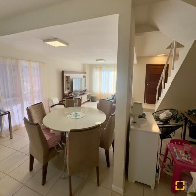 Casa Residencial com 169m², 5 quartos, 1 suíte, 1 garagem, no bairro Campeche em Florianópolis