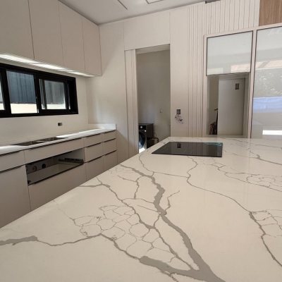 Casa em Condomínio com 298m², 3 quartos (sendo 3 suítes), 4 garagens, no bairro Pedra Branca em Palhoça