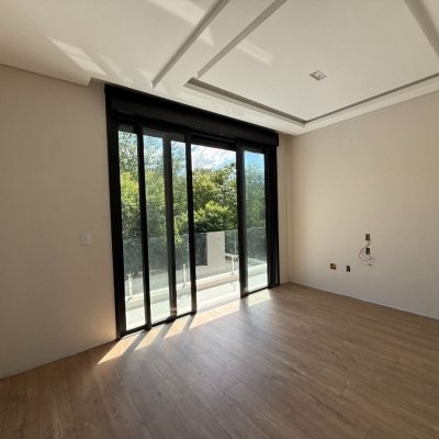 Casa em Condomínio com 298m², 3 quartos (sendo 3 suítes), 4 garagens, no bairro Pedra Branca em Palhoça