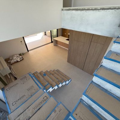 Casa em Condomínio com 298m², 3 quartos (sendo 3 suítes), 4 garagens, no bairro Pedra Branca em Palhoça