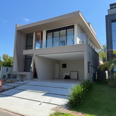 Casa em Condomínio com 298m², 3 quartos (sendo 3 suítes), 4 garagens, no bairro Pedra Branca em Palhoça