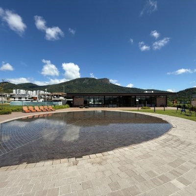 Casa em Condomínio com 298m², 3 quartos (sendo 3 suítes), 4 garagens, no bairro Pedra Branca em Palhoça