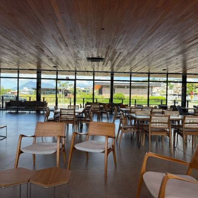 Casa em Condomínio com 298m², 3 quartos (sendo 3 suítes), 4 garagens, no bairro Pedra Branca em Palhoça