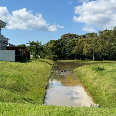 Casa em Condomínio com 298m², 3 quartos (sendo 3 suítes), 4 garagens, no bairro Pedra Branca em Palhoça