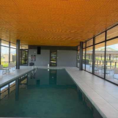 Casa em Condomínio com 298m², 3 quartos (sendo 3 suítes), 4 garagens, no bairro Pedra Branca em Palhoça