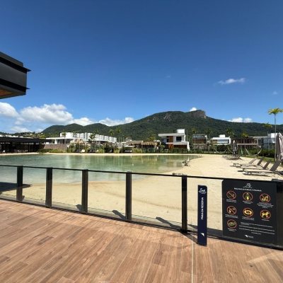 Casa em Condomínio com 298m², 3 quartos (sendo 3 suítes), 4 garagens, no bairro Pedra Branca em Palhoça